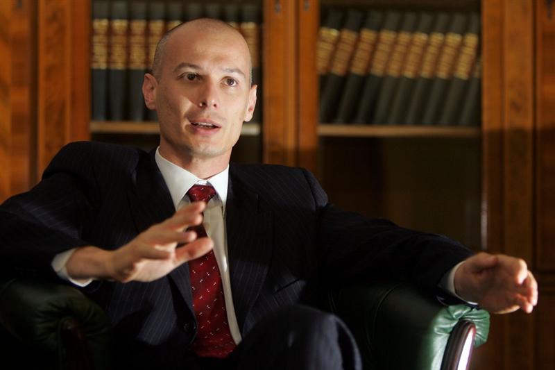 Bogdan Olteanu a demisionat din funcţia de viceguvernator al BNR