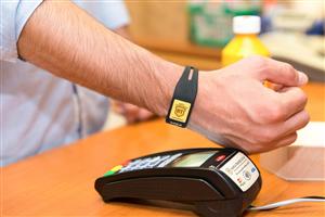 Premieră pe piața bancară din România. BT a lansat brăţara prin care se pot face plăţi