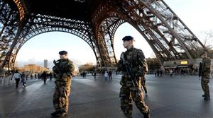 Alertă la Paris, poliţia caută un individ suspectat că ar plănui un atac terorist