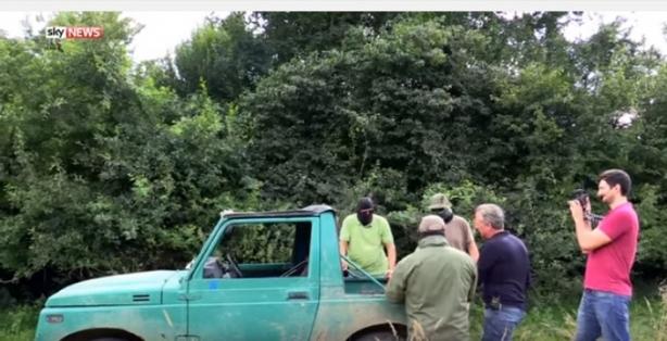 Bărbatul care a ajutat echipa Sky News: Am fost păcălit, mi-au spus că este un documentar/ Maşina din reportaj, găsită într-un sat din Bistriţa