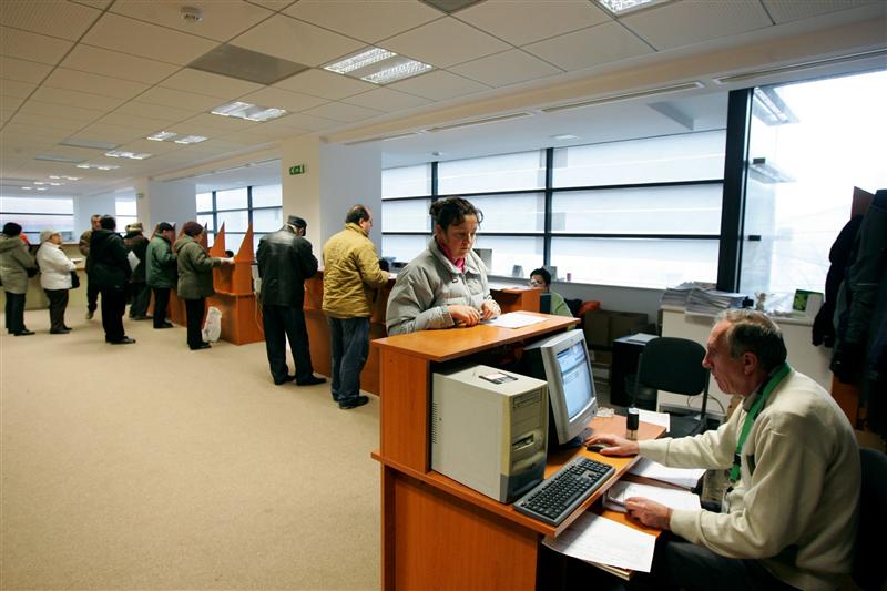 Fiscul dă înapoi la criticile patronilor: simplifică declarația pentru TVA
