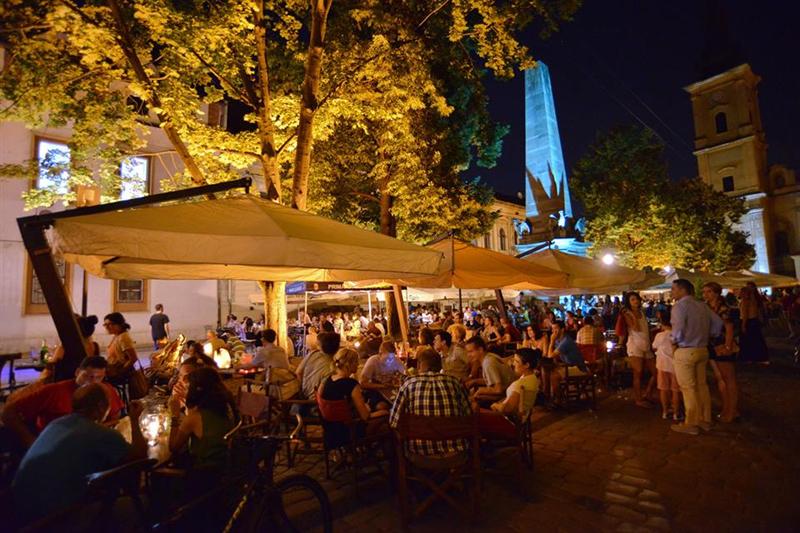 Seri de vară clujene, în Piaţa Muzeului