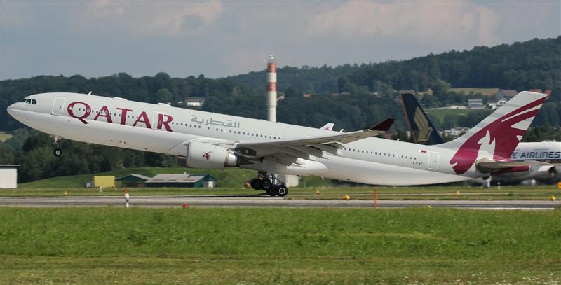 Aterizare de urgenţă la Istanbul după ce un motorul unui avion de pasageri a luat foc