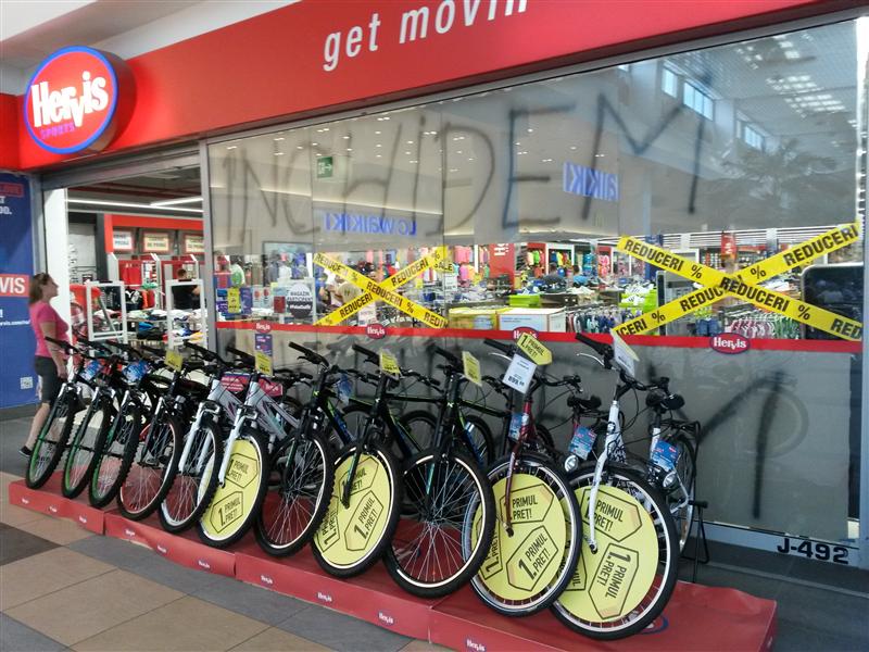 Renovarea, ca strategie de vânzări. Hervis închide magazinul din Cluj