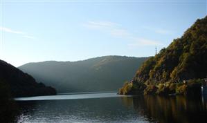 Un bărbat a decedat electrocutat pe lacul Tarniţa, alte 7 persoane au fost rănite. Se plimbau cu hidrobicicleta