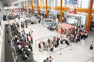 Trafic record de pasageri pe aeroportul internaţional „Avram Iancu