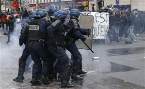 Incidente violente pe străzile din Paris, oamenii protestază împotriva reformei în domeniul muncii
