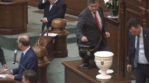 Senatorii care au votat împotriva cererii DNA de urmărire penală a lui Gabriel Oprea. Unul e clujean GALERIE FOTO