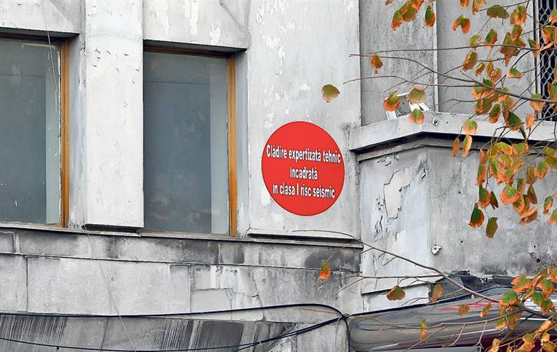 Iohannis: Guvernul să găsească metode pentru a-i sprijini pe oameni să-şi consolideze imobilele