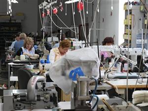 Femeile din România au salarii cu 7% mai mici decât bărbaţii