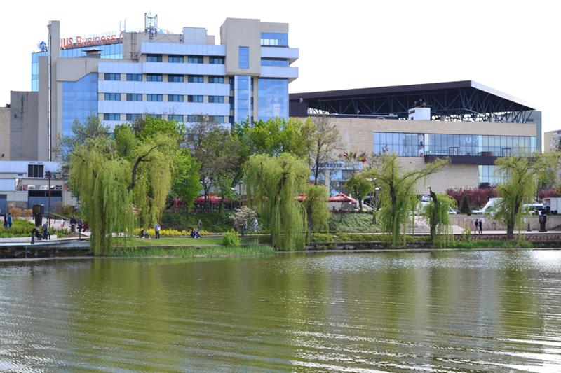 USR: Angajaţii Casino-ului şi ai Cinema Dacia strâng semnături pentru PNL