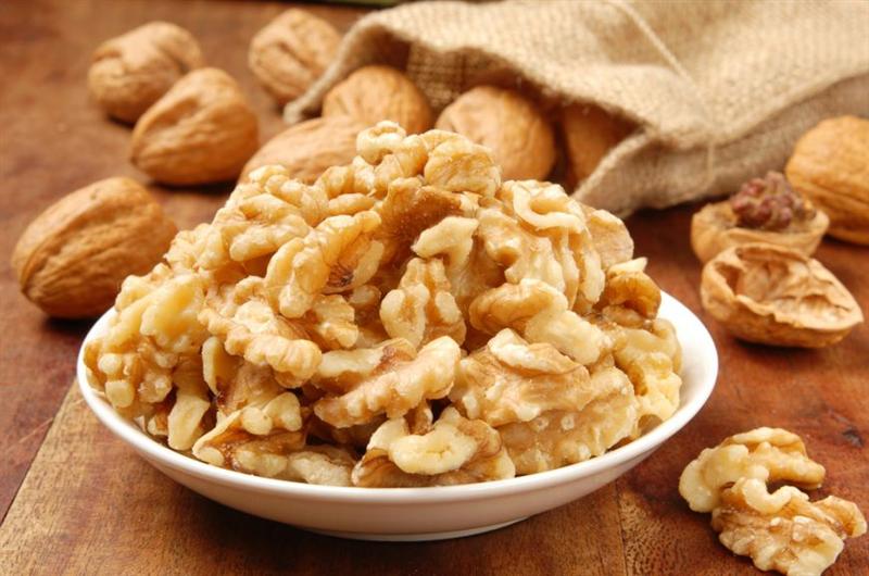 Nuca îţi poate salva viaţa. Tu cum foloseşti nucile în alimentaţia zilnică a familiei tale?  