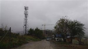 Unde îşi iau avânt imobiliarele. „Nu există drum, nimic. Case, blocuri, mărăcini, noroi, aglomeraţie