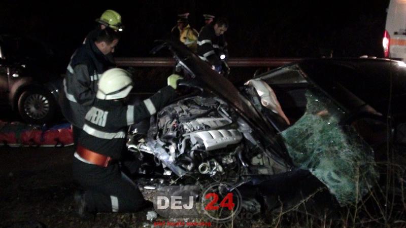 O maşină a intrat într-un cap de pod. Un mort şi patru răniţi 
