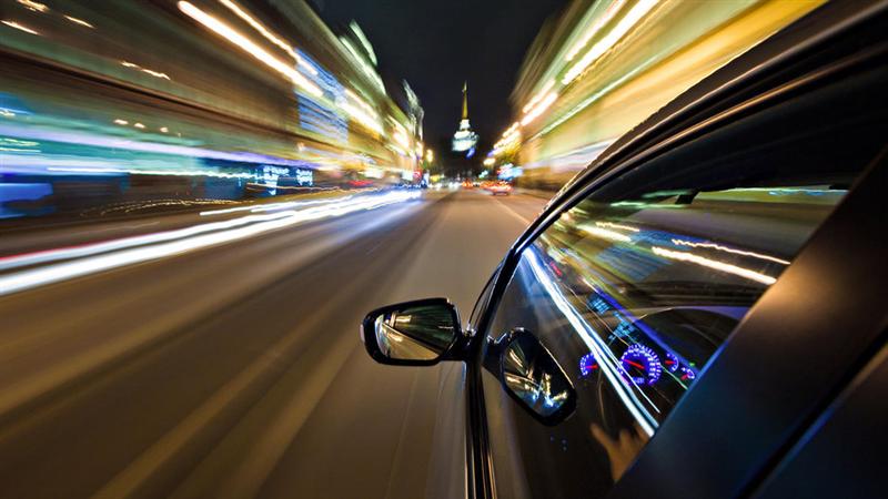 Prins cu 100 km/h, deşi avea permisul suspendat 
