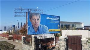 Cioloş roagă PNL şi USR să nu folosească imaginea lui în campanie. Afişe cu poza premierului şi la Cluj