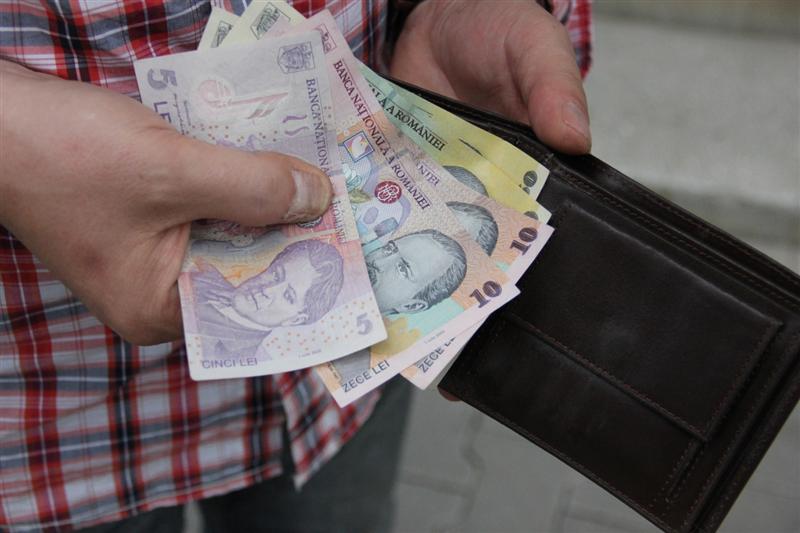 Parlamentul majorează salariile în pofida legii. Situaţia seamănă izbitor cu cea din 2008, anul de dinaintea prăbuşirii