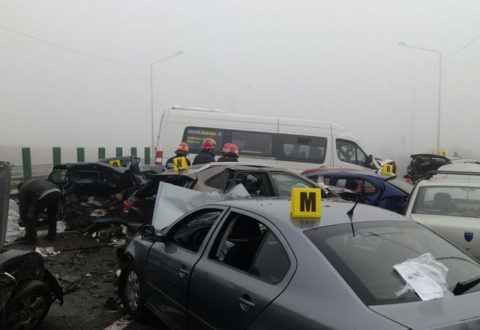 Accident în lanţ pe Autostrada Soarelui. Mai mulţi morţi, zeci de răniţi