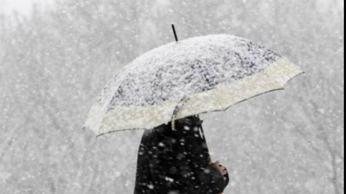 Ploi şi ninsori la munte, informare meteo valabilă până joi