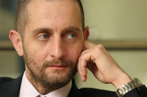 În loc de creşteri salariale nu mai bine zero taxe şi impozite la medici?