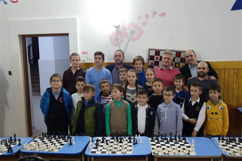 Adolescentul clujean care i-a ţinut piept unui mare maestru internaţional