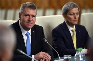 Preşedintele Iohannis îi îndeamnă pe români să meargă la vot, premierul Cioloş le spune pe cine să pună ştampila