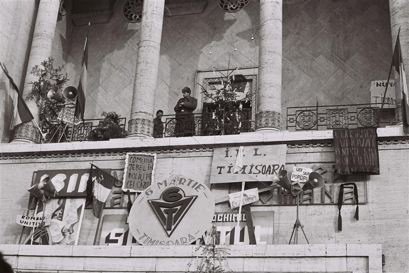 Volum despre Revoluția din 1989, prezentat de jurnalistul canadian Arpad Szoczi