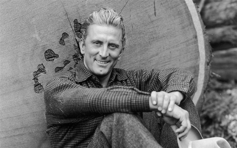 Kirk Douglas împlineşte 100 de ani