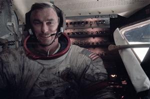 A decedat ultimul astronaut care a păşit pe Lună
