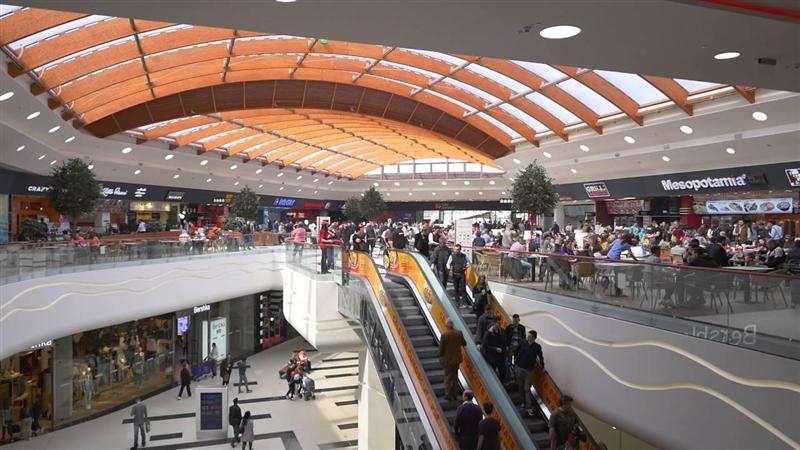 Clujul pierde teren la spaţiile comerciale. Patru oraşe i-au luat-o înainte