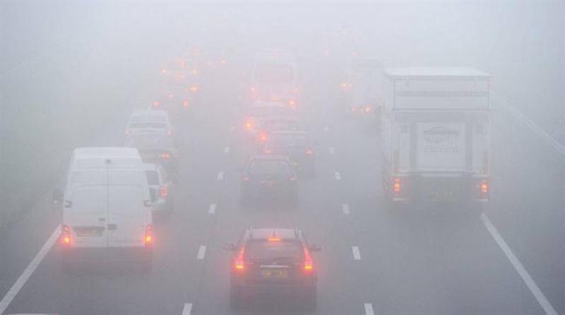 Ceață pe autostrăzi. Polițiștii recomandă viteză redusă, lumini de întâlnire și evitarea depășirilor