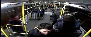 A atacat controlii CTP cu spray iritant pentru că nu avea bilet. Poliţia îl caută şi cere ajutorul cetăţenilor FOTO