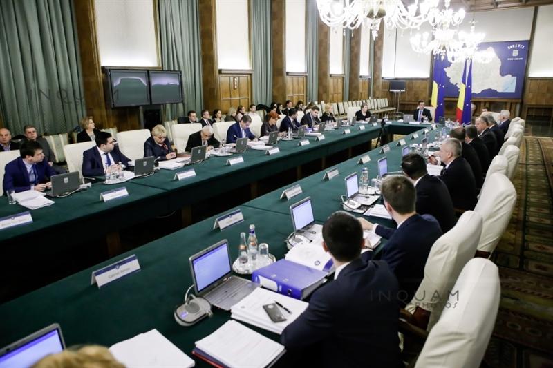 Strada a învins! Guvernul a aprobat abrogarea OUG privind Codurile penale/ Actul normativ, publicat în Monitorul Oficial 