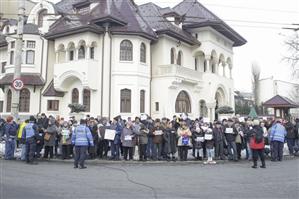 Protest în fața Palatului Cotroceni