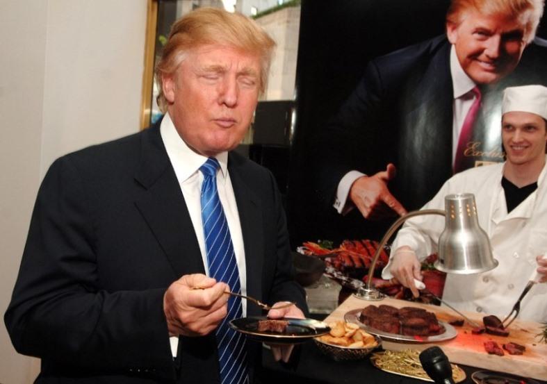 Dieta CIUDATĂ a lui Donald Trump: ciocolată, snack-uri, fripturi, sucuri dietetice şi puţine ore de somn