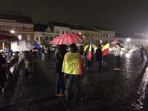 Protest în ploaie la Cluj. Manifestanții sunt la datorie FOTO/VIDEO