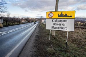 Bine ai venit la Kolozsvár! Justiţia dă undă verde pentru plăcuţe bilingve
