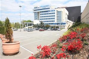 Ce spune CJ Cluj despre încărcarea maşinilor electrice la hotelul Univers T, aflat sub autoritatea sa