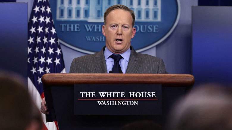 Gafă monumentală comisă de secretarul de presă al Casei Albe. Ce a scris despre Trump