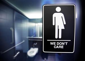 Americanii, privind accesul transexualilor în toaletele publice