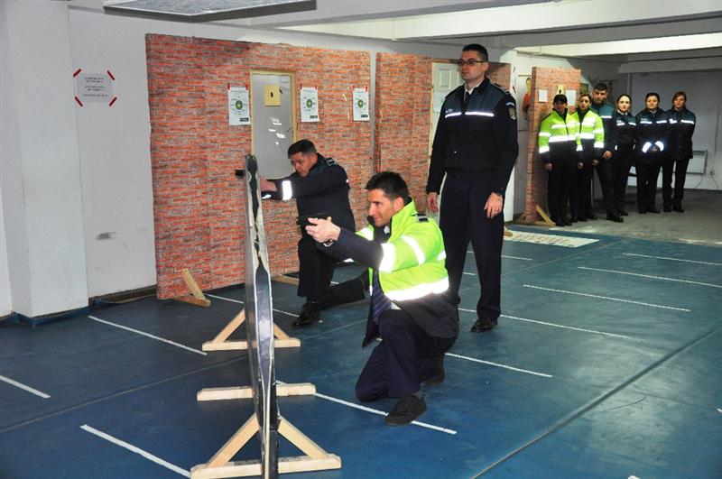 Pilotul de raliuri Bogdan Marişca a dat volanul pentru pistol