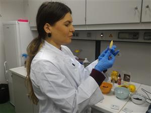 Invenţie de Cluj. Ruj molecular din fructe, care hidratează buzele, dar se poate şi mânca