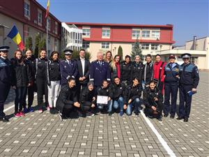 Jucătoarele de la ”U” au lăsat handbalul pentru uniforma de poliție FOTO