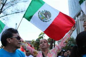 Turişti români, blocaţi în Mexic din cauza unor manifestaţii spontane