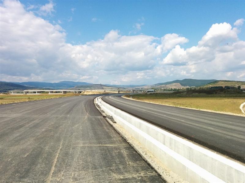 Cele mai stupide motive pentru care nu ai pe unde să mergi cu mașina în România