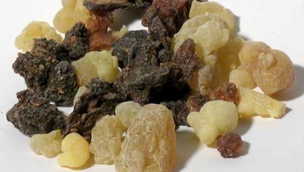 Mijloc terapeutic în Europa şi Asia. Un parfum care vindecă şi leac pentru fumători