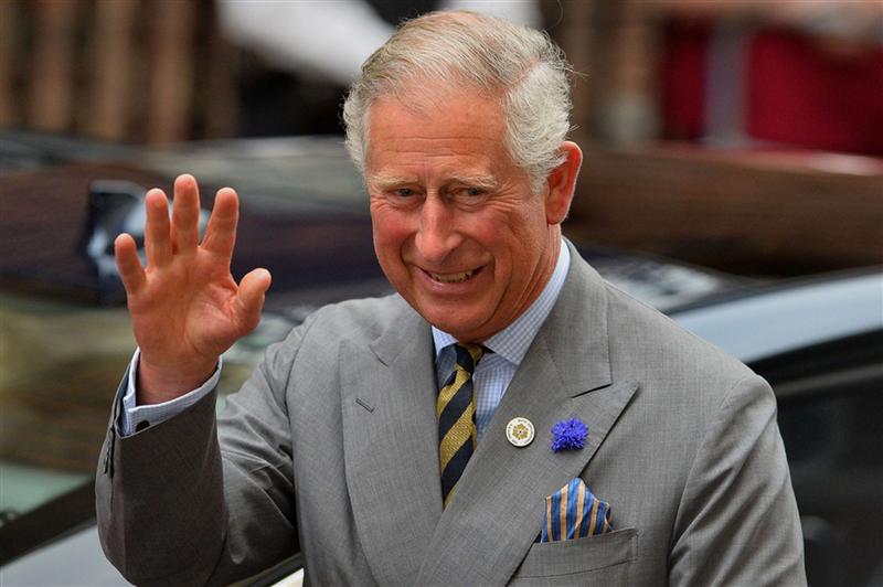 Prințul Charles a îmbrățișat un copil român. Gestul său a făcut înconjurul lumii