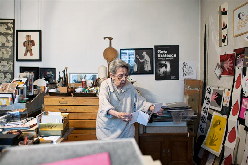 Artistul vizual Geta Brătescu, reprezentanta României la Bienala de la Veneția, vine la Cluj