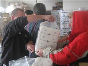 Începe distribuirea pachetelor cu alimente acordate persoanelor defavorizate din Cluj-Napoca