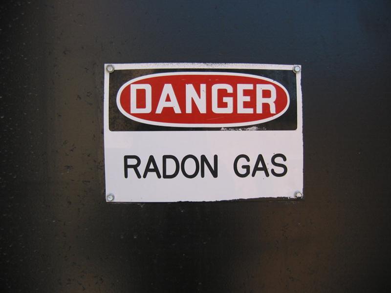 Detectoarele de radon. Cum poţi afla dacă eşti expus gazului radioactiv în propria locuinţă